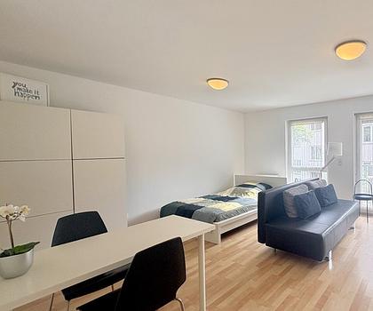 Modernes Businessapartment mit Balkon
