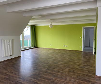 Oben wohnen ...
Dachgeschoss- Wohnung mit sonnigem Balkon ...