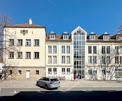 Zu vermieten: 
Befristet verfügbar bis 12.2028 
Stilvolle 3-Zimmer-Wohnung