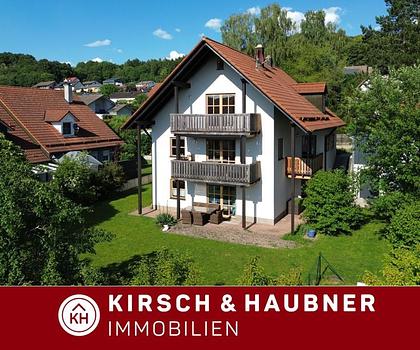 Attraktives Zweifamilienhaus mit herrlichem Weitblick -
perfekt zur Eigennutzung oder Kapitalanlage!
Velburg